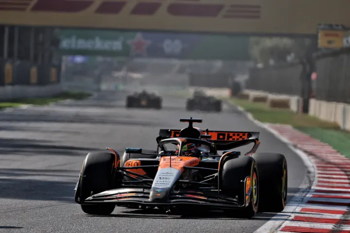 Piastri im MCL39 in Mexiko - Foto: Race Pictures