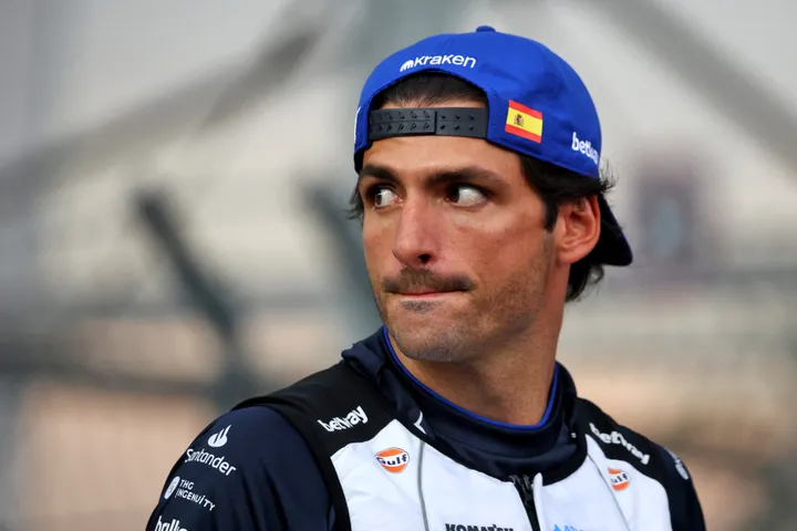 Carlos Sainz in Singapur - Foto: Race Pictures