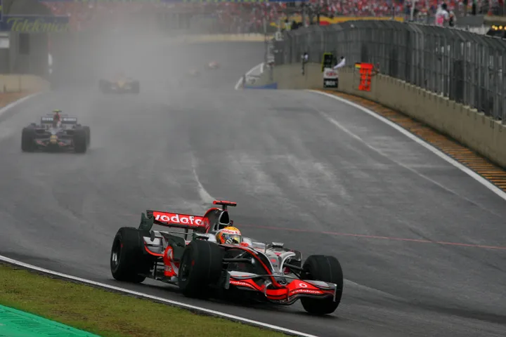 lewis-hamilton-2008-brazilian-gp