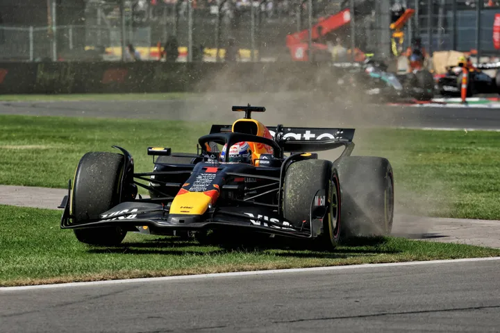 Max verstappen-cutting grass-mexico-red bull-racepictures-jPEG