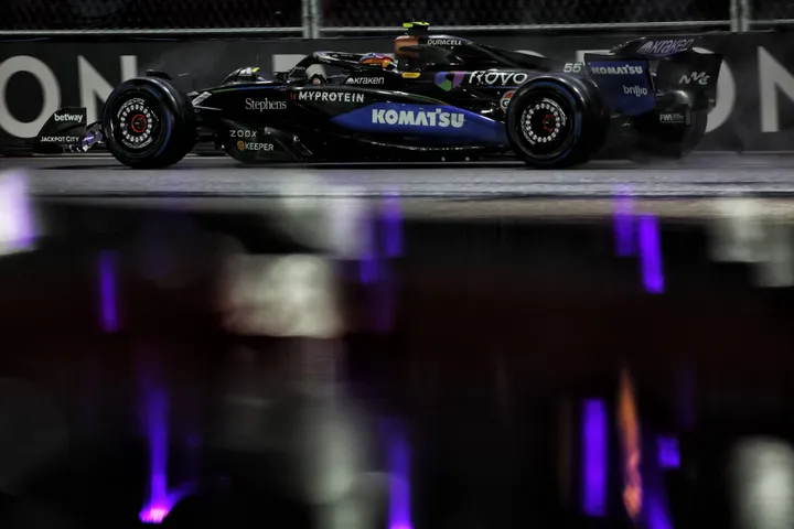 Carlos Sainz während des Qualifyings zum Großen Preis von Las Vegas Foto: Race Pictures
