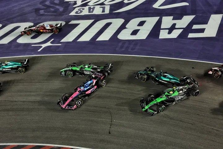 Gabriel Bortoleto fuhr Lance Stroll beim Großen Preis von Las Vegas ins Auto - Foto: Race Pictures