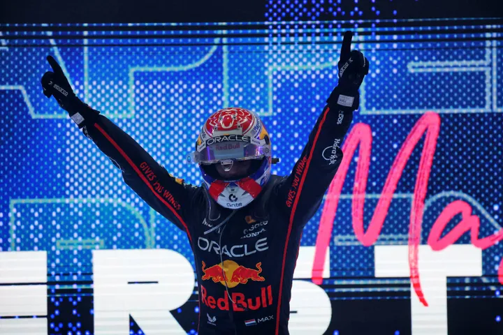 Max Verstappen gewinnt den GP von Katar – Foto: Race Pictures