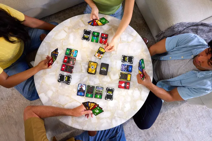 F1 und Mattel haben eine neue F1-Themenversion des berühmten UNO-Kartenspiels angekündigt. Foto: Formula 1 Press Office.