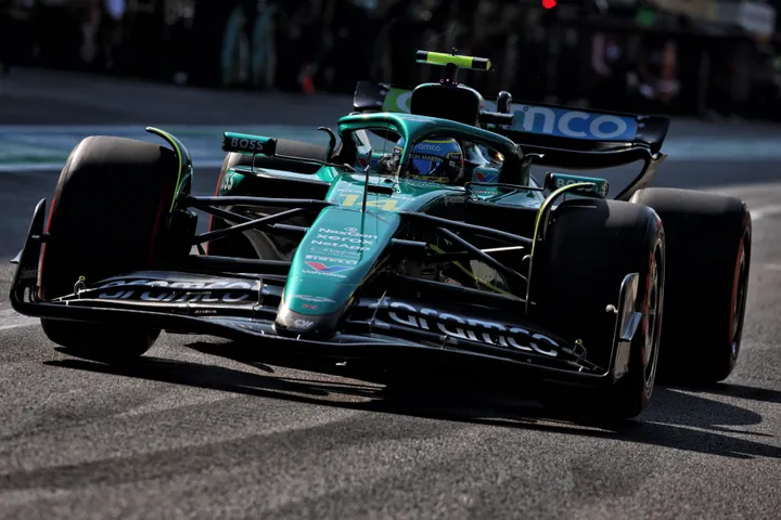 Alonso im Aston Martin