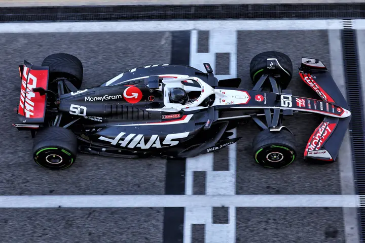Der Haas VF-24 des Vorjahres bei den Post-Season-Tests 2024 - Foto: RacePictures