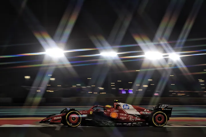 Hamilton wurde im Sprint-Qualifying in Katar 18. – Foto: Race Pictures