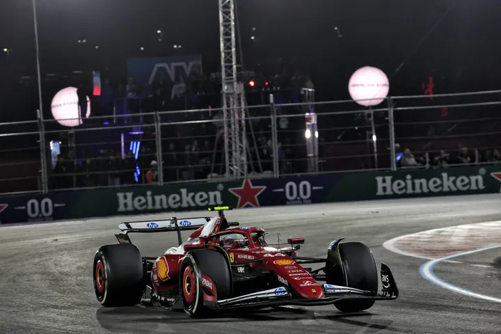 Lewis Hamilton während des Großen Preises von Las Vegas - Foto: RacePictures.