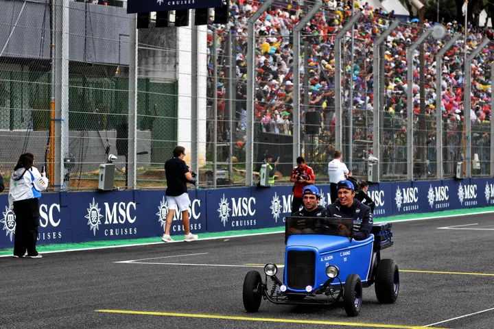 sainz-albon-drivers-parade