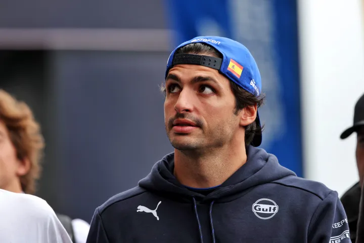 sainz-f1-paddock