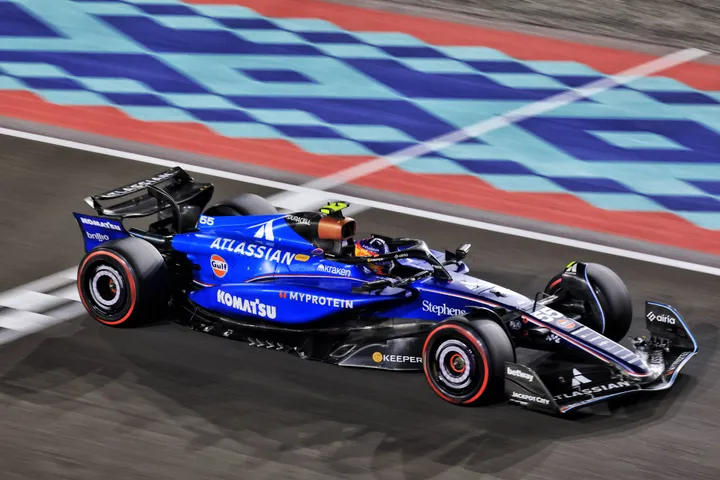 Williams wurde für das unsichere Freilassen von Carlos Sainz während Q3 in Katar bestraft. Foto: RacePictures.