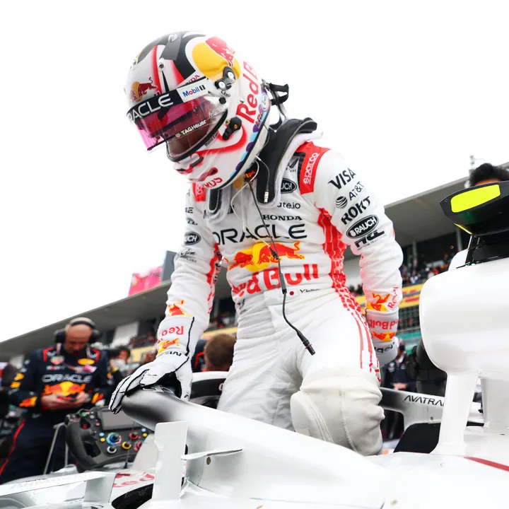 Yuki Tsunoda_racesuit white_JApan_auction_Red Bull Content pool_jPEG