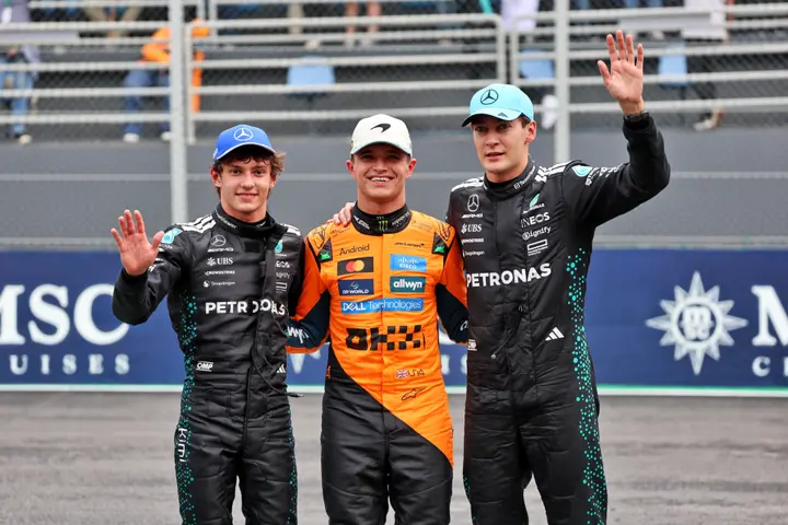 Eine komplett Mercedes-befeuerte Top 3 im Sprint am Samstag - Foto: Race Pictures