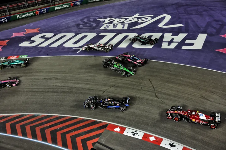 Der Vorfall in Kurve 1 in Las Vegas – Foto: Race Pictures