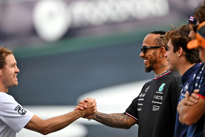 Vettel und Hamilton beim Großen Preis von São Paulo 2024 – Foto: Race Pictures