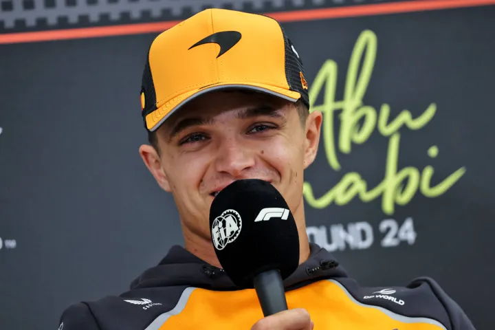 Lando Norris bei der Pressekonferenz am Donnerstag in Abu Dhabi - Credit: RacePictures
