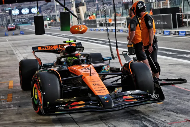 Lando Norris erwischte in Abu Dhabi einen perfekten Start und führte FP1 und FP2 an. Foto: Race Pictures