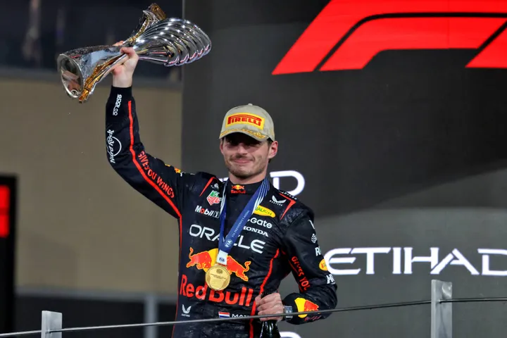 Verstappen holte in Abu Dhabi seinen achten Saisonsieg – Foto: Race Pictures