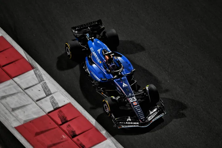 Alexander Albon beklagt eine höher als erwartete Reifenabnutzung in Abu Dhabi. Foto: Race Pictures