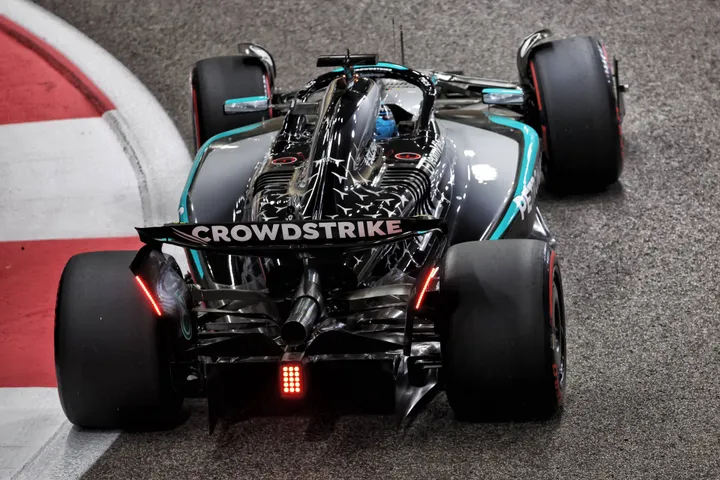 George Russell im Mercedes W16 in Abu Dhabi. Foto: Race Pictures