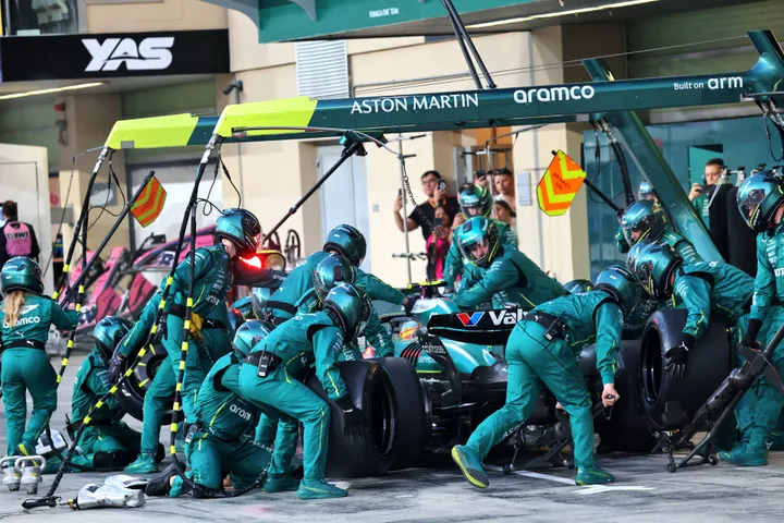 Aston-Martin-Boxenstopp-Abu-Dhabi