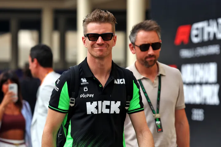 Hülkenberg im F1-Fahrerlager – Foto: Race Pictures