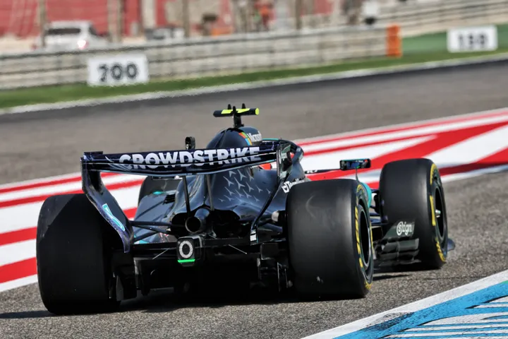 rear wing-mercedes-bahrain-flaps-racepictures-jpeg