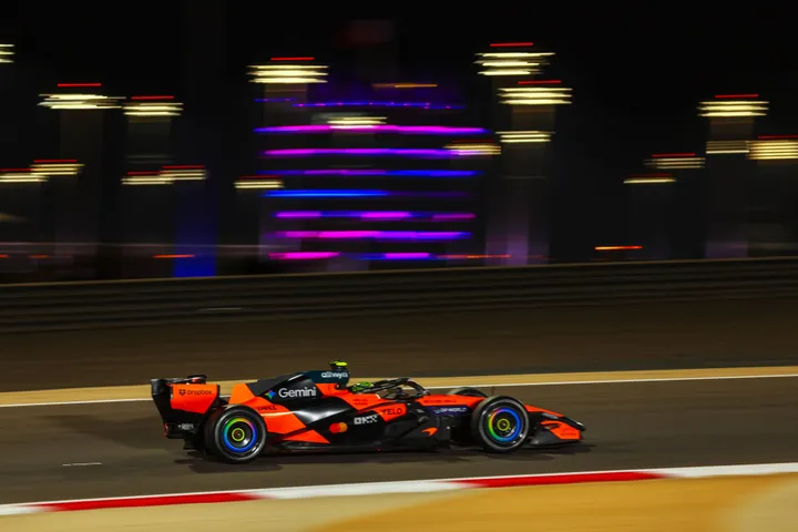lando-norris-mclaren-bahrein-filmdag