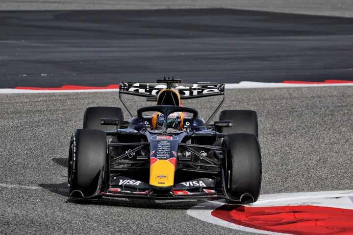 Max-verstappen-rijdt-veel-ronden-bahrain