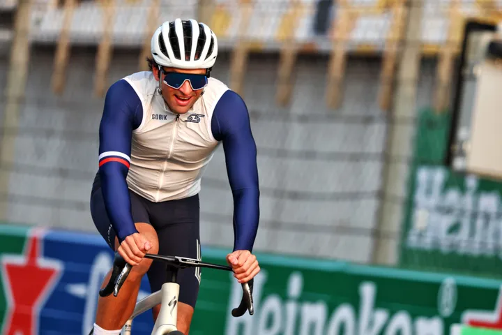 Sainz-cycling