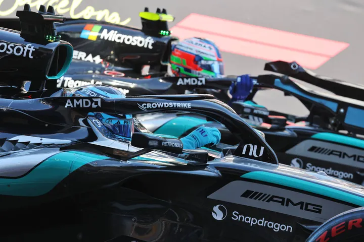 george-russell-poleposition-barcelona-kimi-antonelli