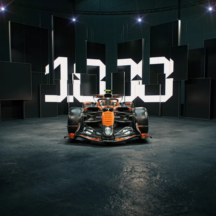MCL40_1000_Livery_Hero_4