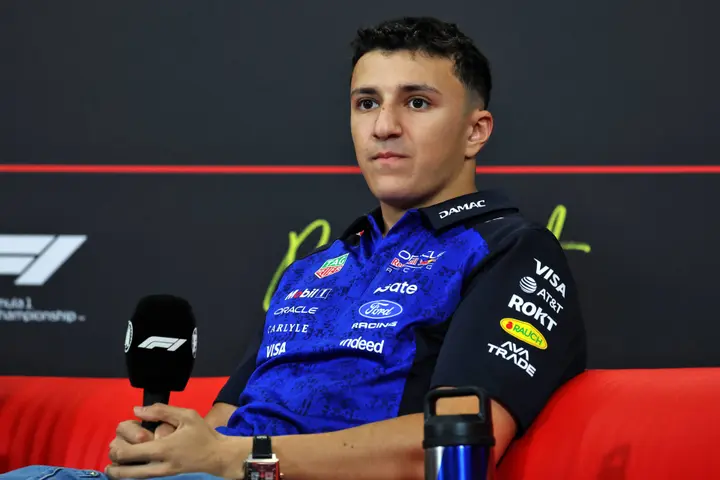 isack-hadjar-red-bull-racing-hongarije-persco