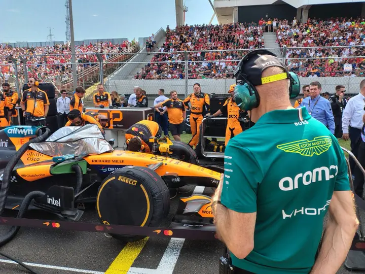 mclaren-adrian-newey-grid-2026-hongarije