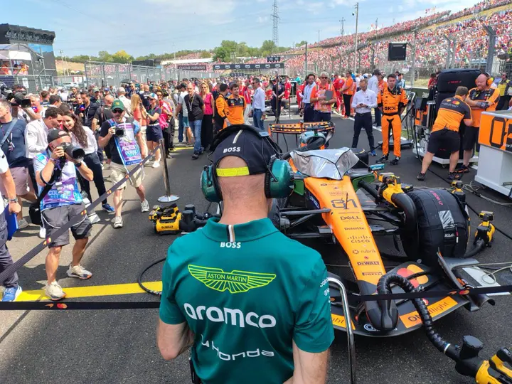 mclaren-adrian-newey-grid-2026-hongarije