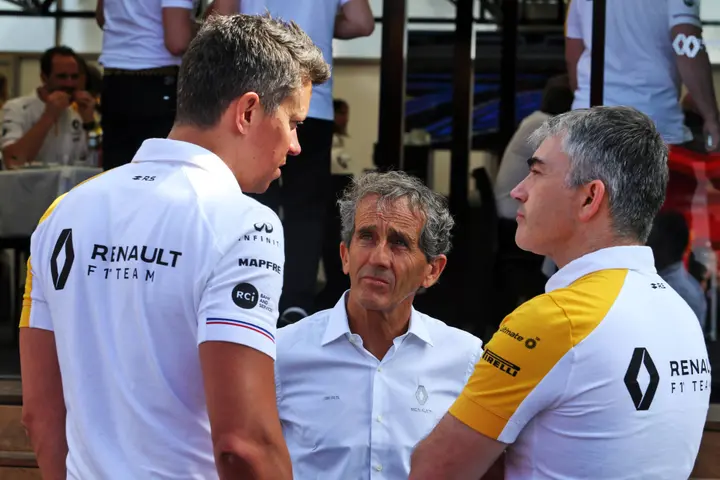 Alain Prost speaks to Marcin Budkowski
