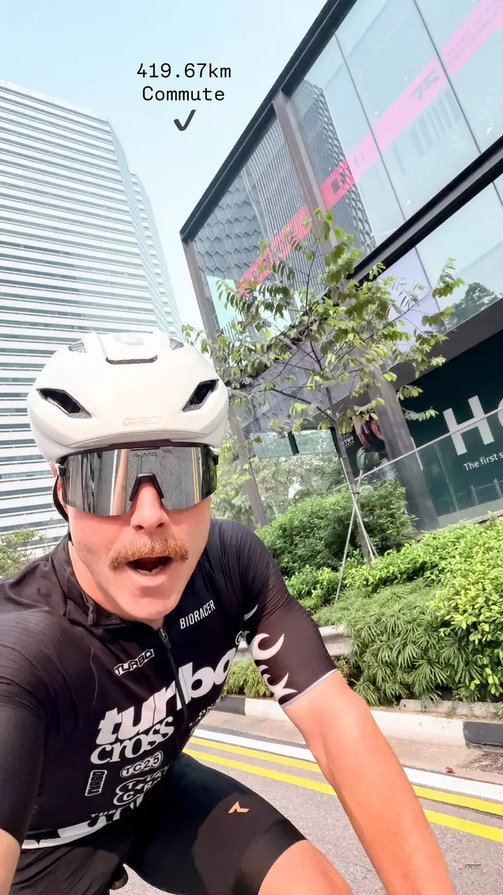 valtteri-bottas-fiets-singapore