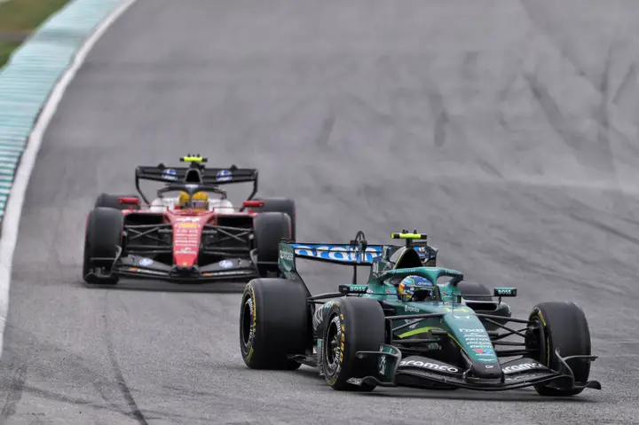 fernando-alonso-lewis-hamilton-bahrein-maleisie
