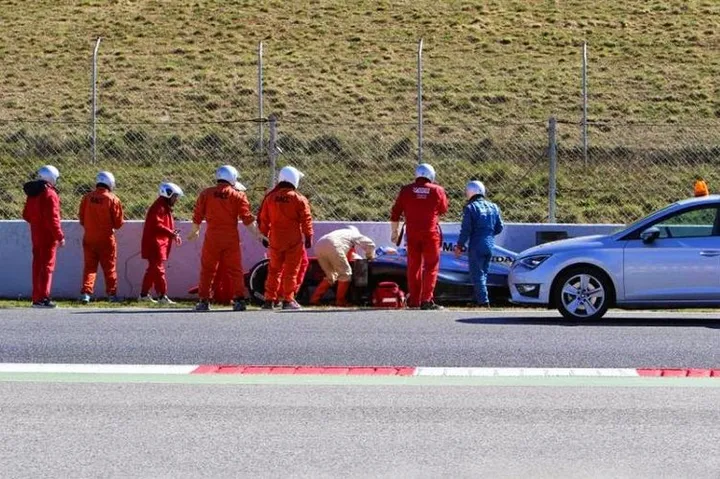 Alonso Barcelona McLaren Honda crash