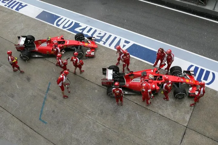 Sebastian+Vettel+Kimi+Raikkonen+F1