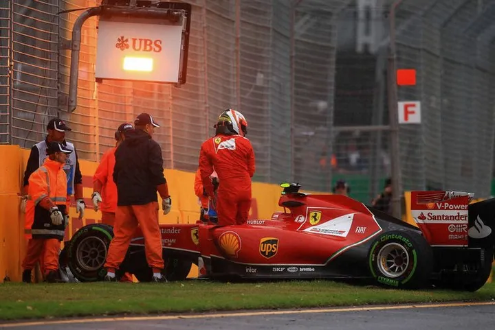 Raikkonen Ferrari crash Melbourne
