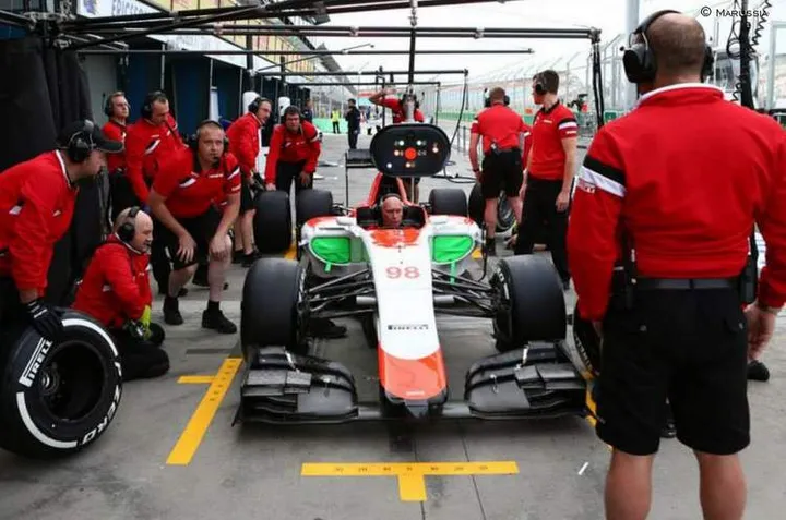 Manor F1 Team mechanics