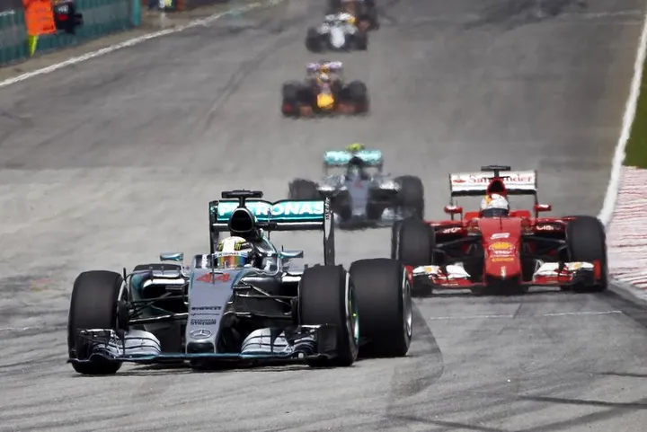 Vettel Ferrari Malaysia Hamilton 