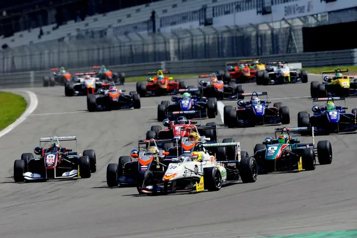 2014-Euro-Formula-Open-Start-carwitter