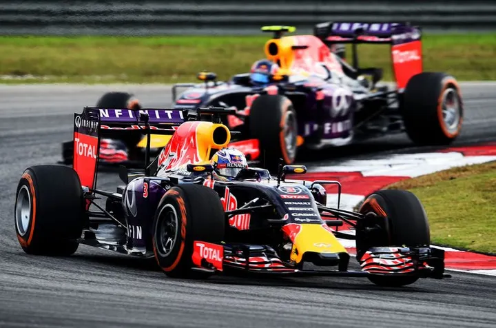 Daniel+Ricciardo+Daniil+Kvyat+F1