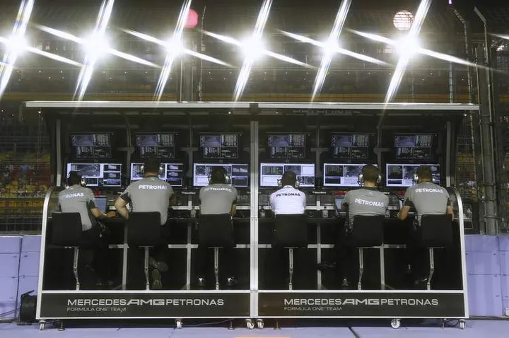 Pit gantry wall