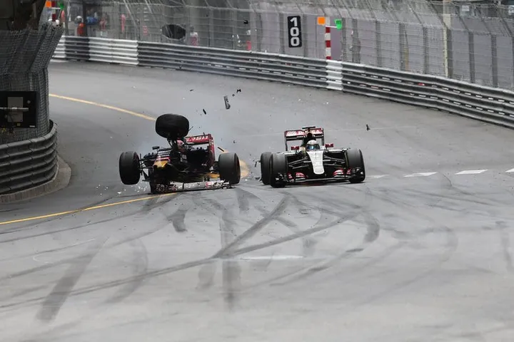 24.05.2015- Race, Max Verstappen (NED) Scuderia Toro Rosso STR10 crash after a contact with Romain Grosjean (FRA) Lotus F1 Team E23 in St. Devote corner