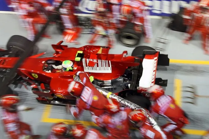 Massa refuel Singapore Ferrari accident