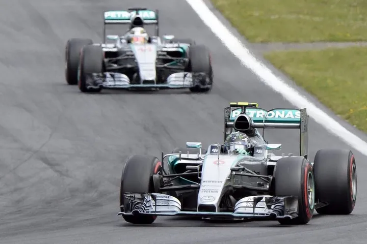 epa04812444 German driver Nico Rosberg (front) of Mercedes and British driver Lewis Hamilton (rear) of Mercedes in action during the Formula One Grand Prix of Austria in Spielberg, Austria, 21 June 2015.  EPA/HANS KLAUS TECHT