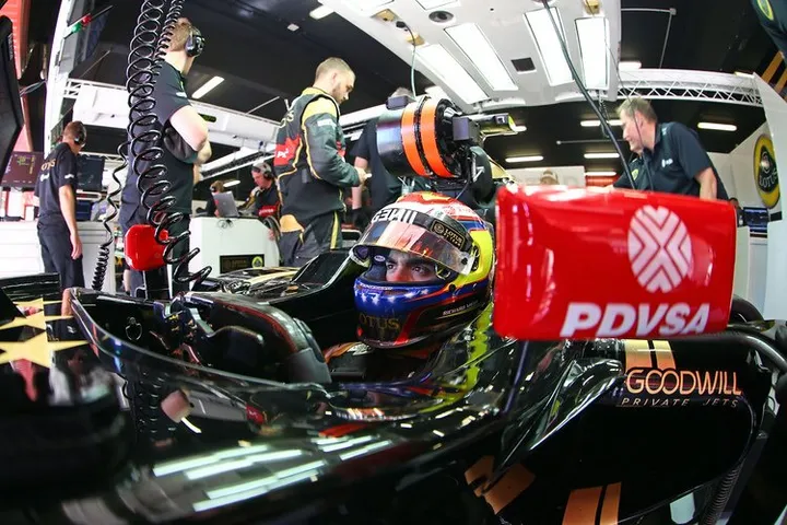 Pastor Maldonado (VEN) Lotus F1 E23